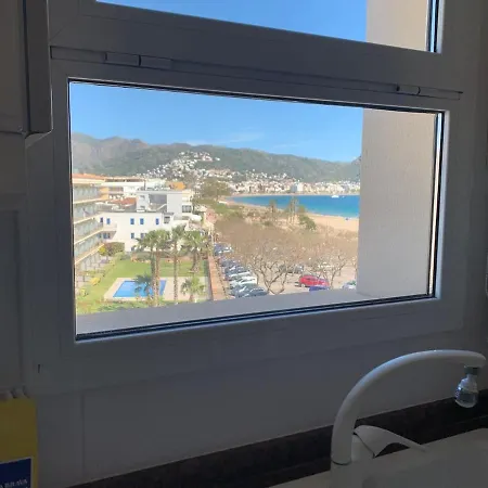 Beachfront With Panoramic Sea Views Apartmán *