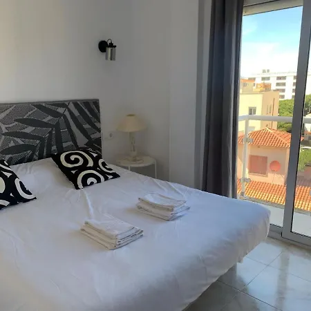 Apartmán Beachfront With Panoramic Sea Views